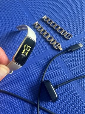 Fitbit Luxe
